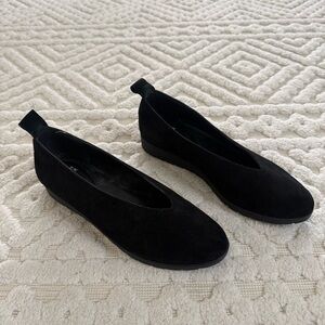 Eileen Fisher Black Suede Ballet Flats Size 9 Minimalist Slip On Comfort Shoe